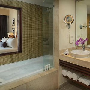 Premium King Room